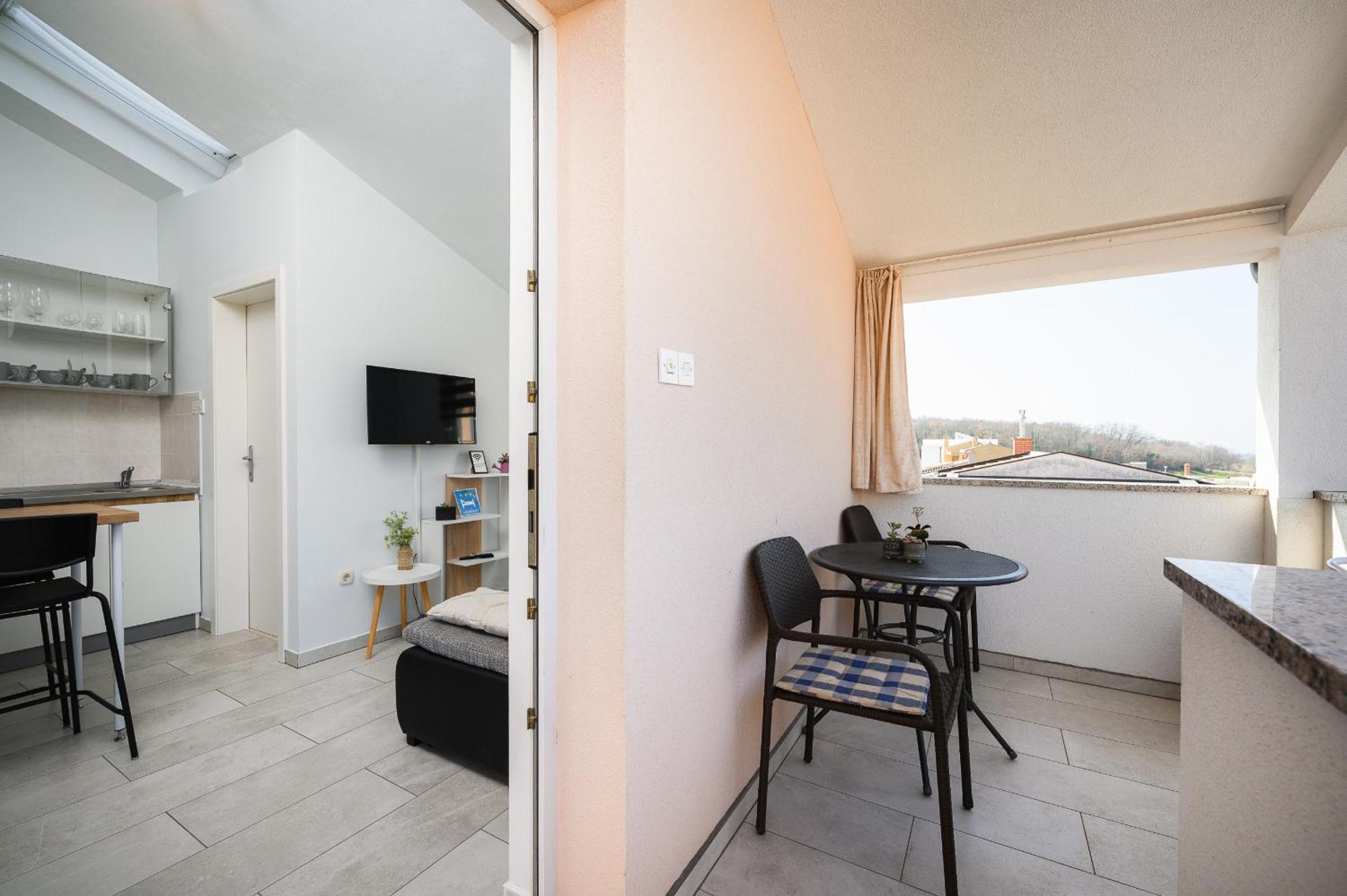 Charming Apartments Rose 1&2 With Pool Пореч Екстериор снимка