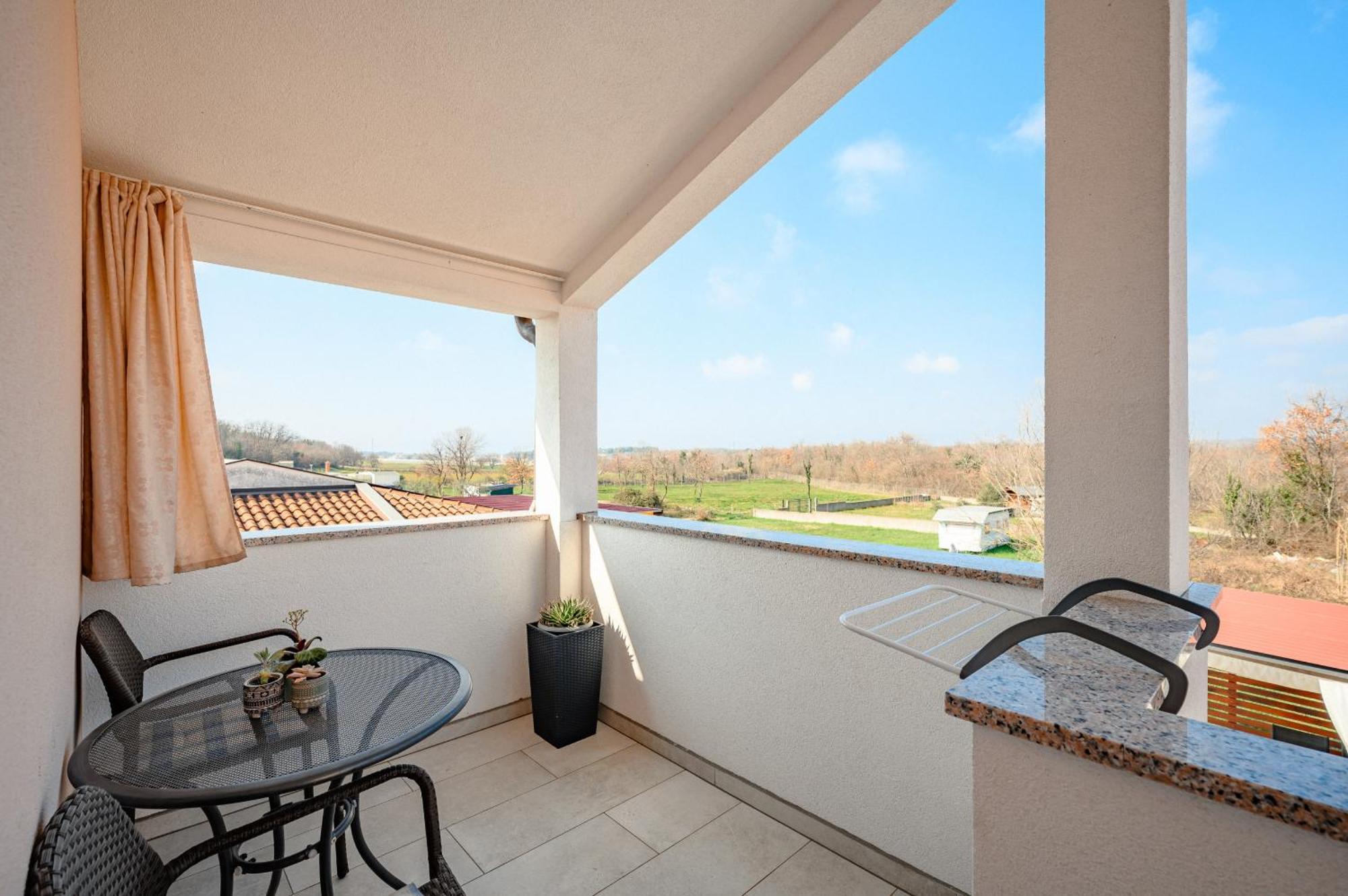 Charming Apartments Rose 1&2 With Pool Пореч Екстериор снимка