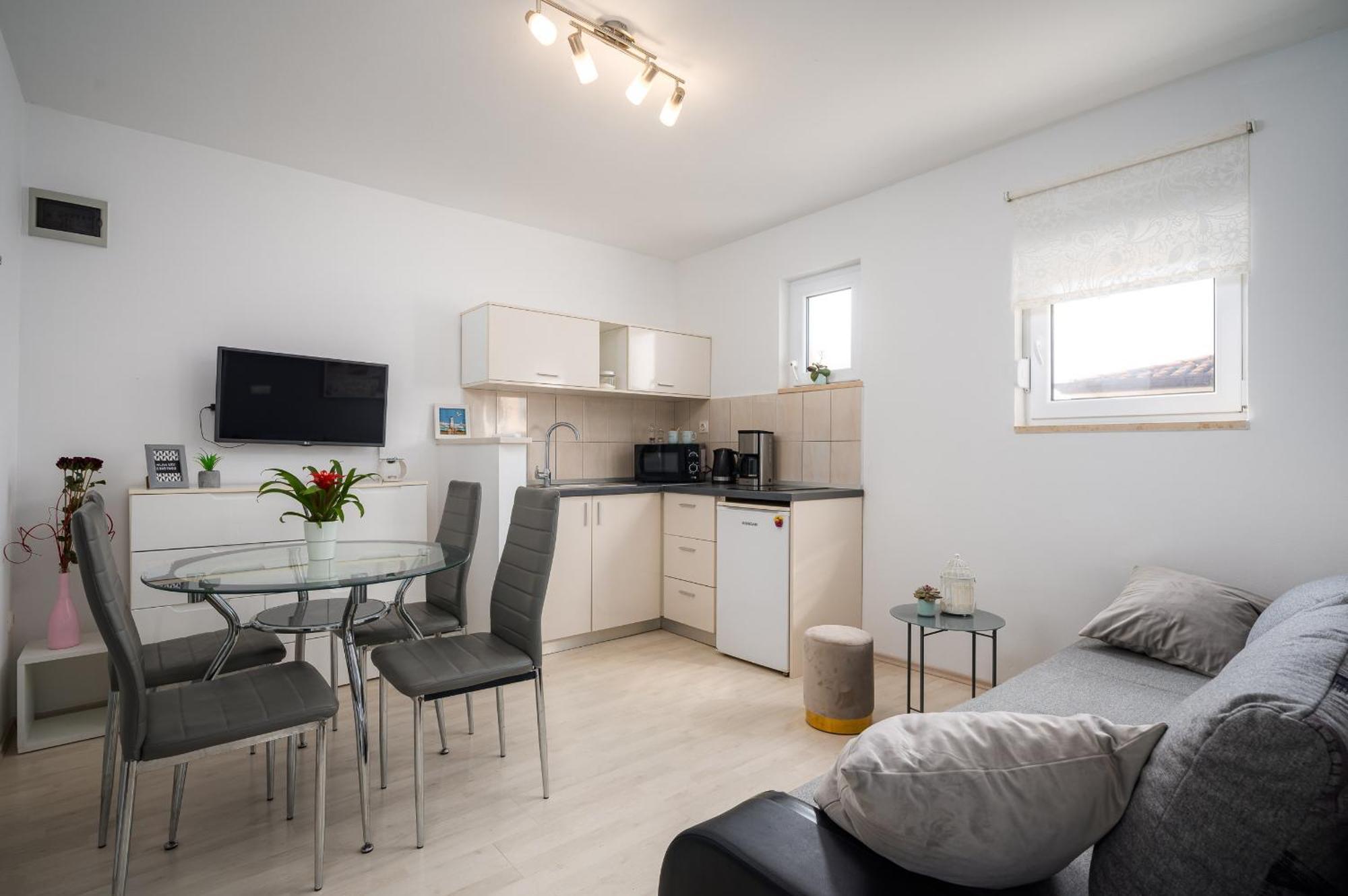 Charming Apartments Rose 1&2 With Pool Пореч Екстериор снимка