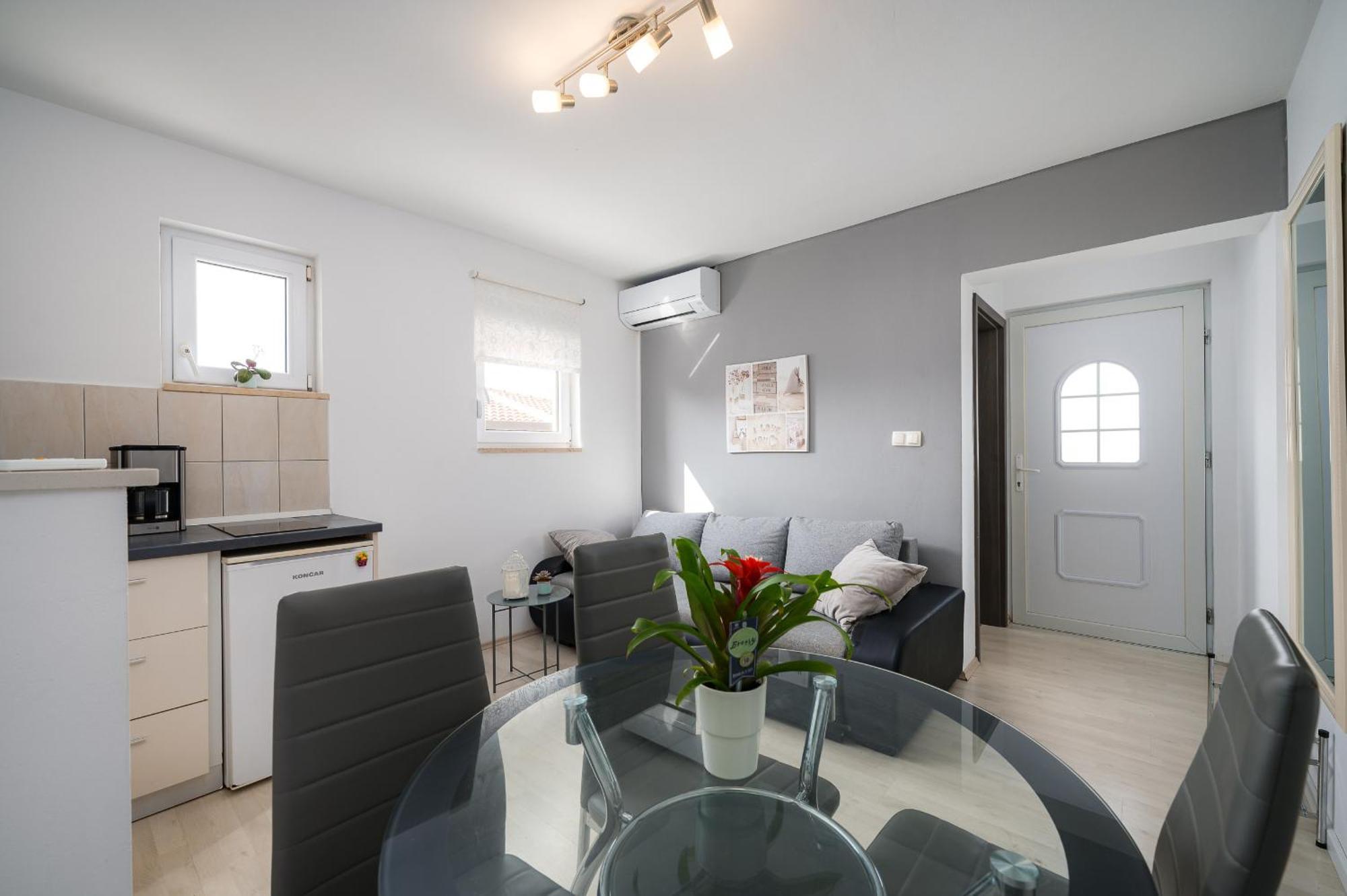 Charming Apartments Rose 1&2 With Pool Пореч Екстериор снимка