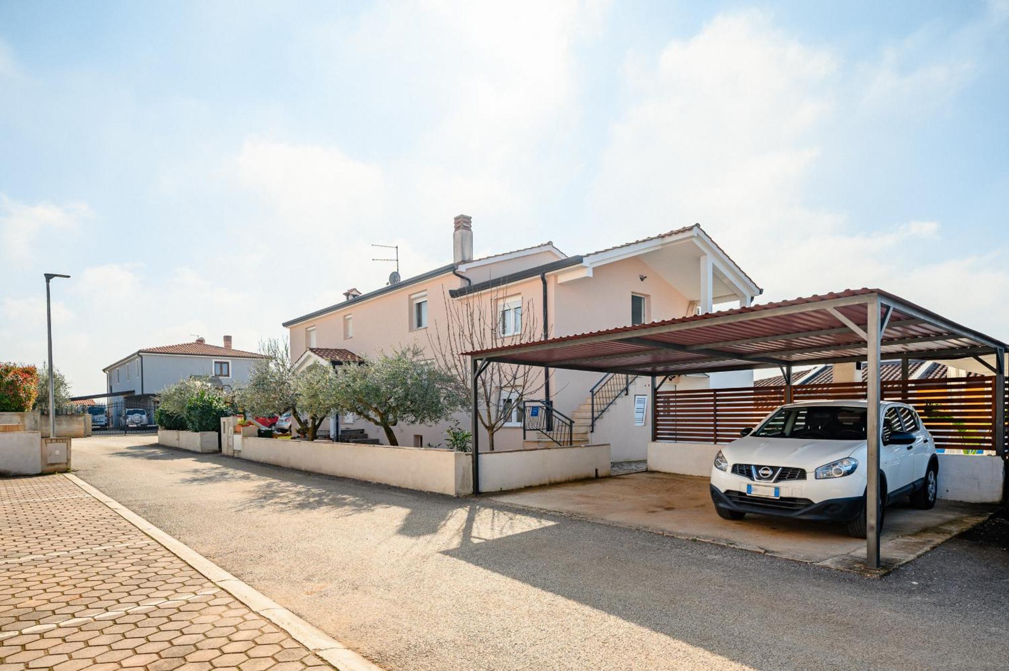 Charming Apartments Rose 1&2 With Pool Пореч Екстериор снимка